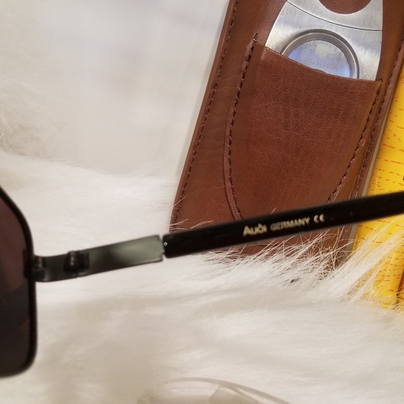 GLASSES - Picture 3 of 4